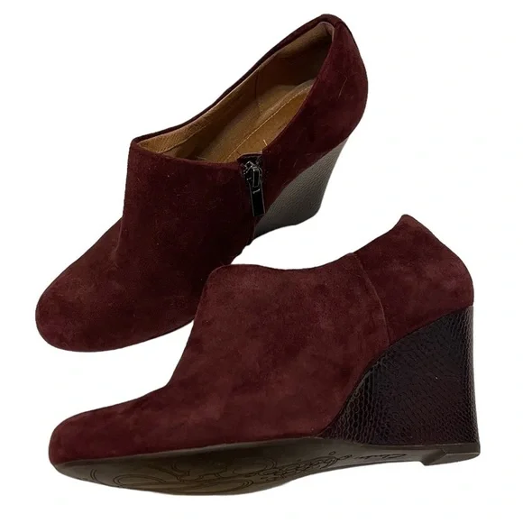 Women’s CLARKS Artisan Purity Frost Burgundy Suede Leather Booties Shoes - Picture 2 of 5
